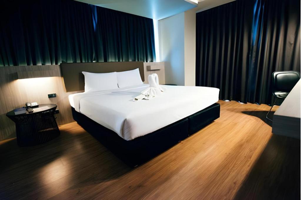 The Heritage Silom Hotel Bangkok Esterno foto
