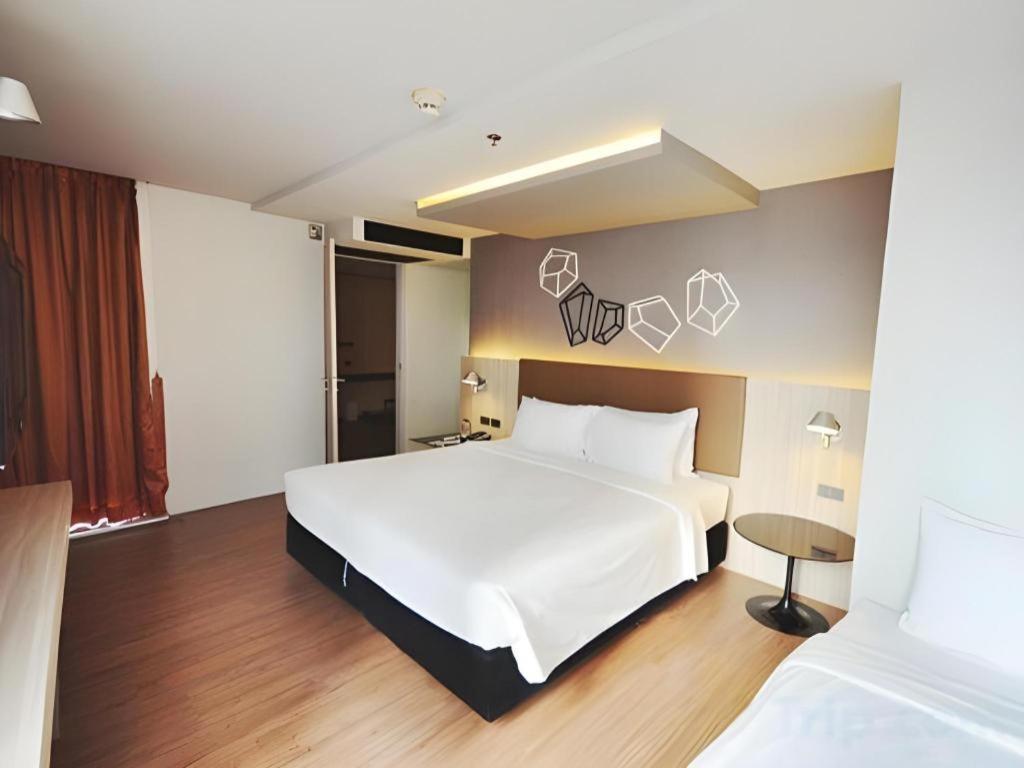 The Heritage Silom Hotel Bangkok Esterno foto