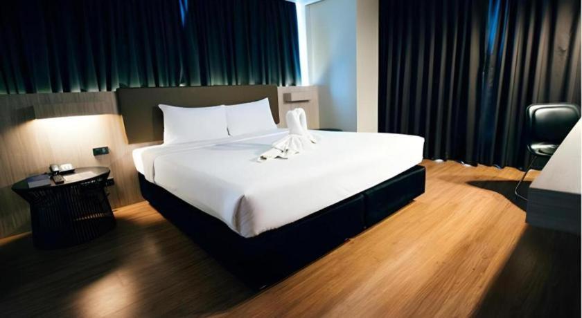 The Heritage Silom Hotel Bangkok Esterno foto