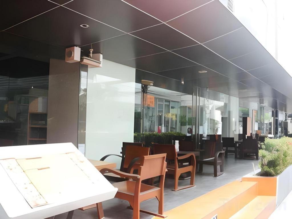 The Heritage Silom Hotel Bangkok Esterno foto